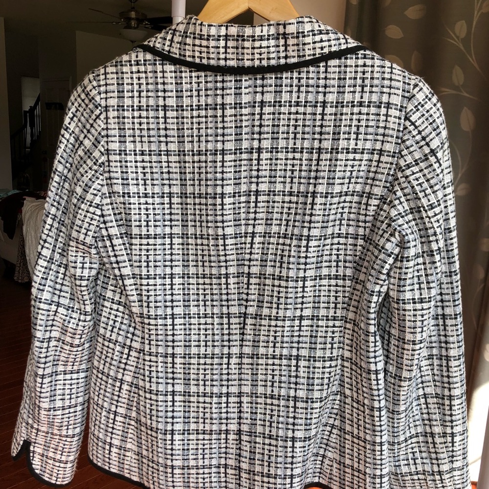 Top - Picture 2 of 4